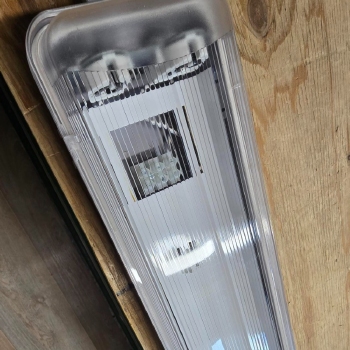 Ledarmatuur voor 2 ledbuizen (12 stuks op voorrad).