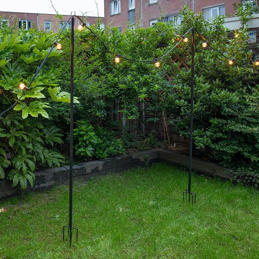 Metalen palen voor prikkabels en lichtsnoeren