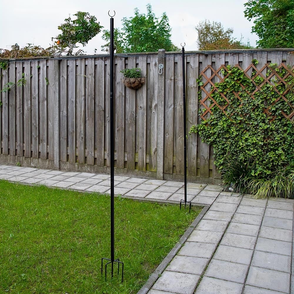 Metalen palen voor prikkabels en lichtsnoeren